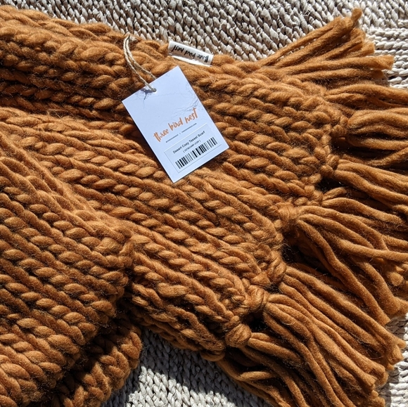 Three Bird Nest Cozy Chunky Oversized Scarf, NWT - Picture 5 of 7
